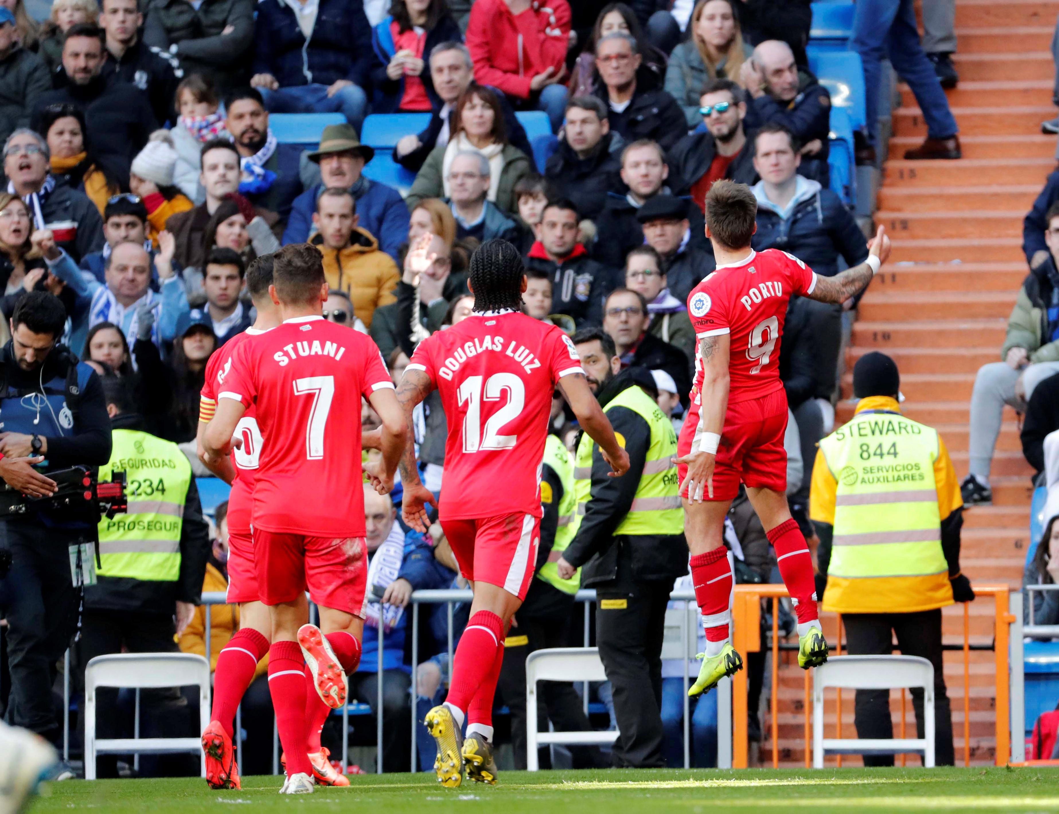 尼亚游走在 尼亚游走在