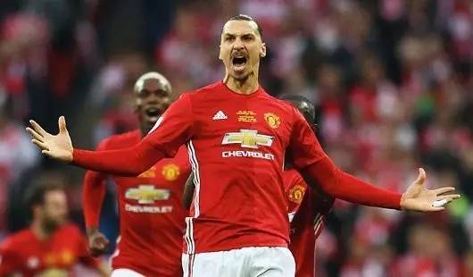 军擦肩而过 军擦肩而过